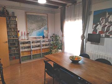 Piso en venta en Barcelona, Raval. Ático en la Rambla de Barcelona de dos habitaciones y dos baños. Pisos.