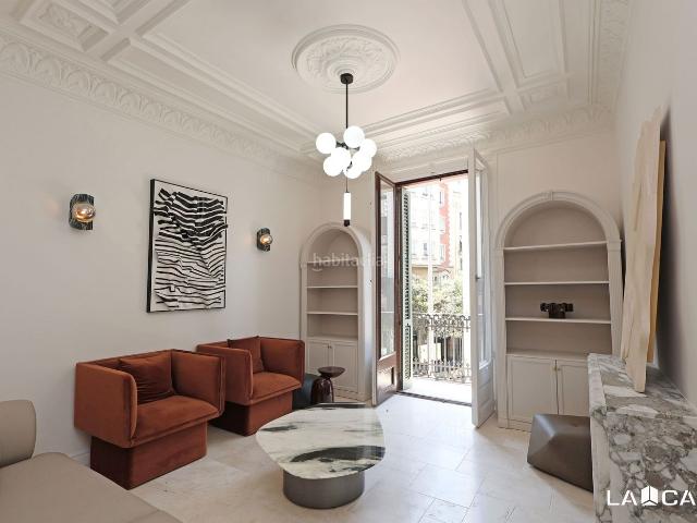 Piso en venta en Barcelona, Raval. balcon dos habitaciones. Pisos.
