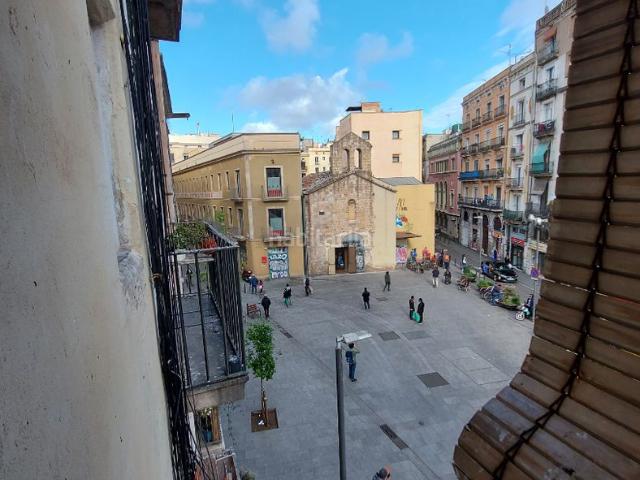 Piso en venta en Barcelona, Raval. Buena rentabilidad. Pisos.