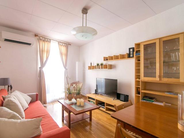 Piso en venta en Barcelona, Raval. Centrico apartamento para entrar a vivir. Pisos.
