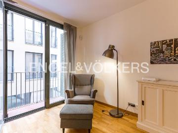 Piso en venta en Barcelona, Raval. Apartamento de tres dormitorios con Piscina comunitaria en el Vibrante Raval de Barcelona. Pisos.
