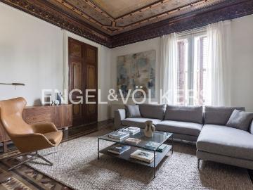 Piso en venta en Barcelona, Raval. Encanto señorial y valor histórico Excepcional propiedad en finca histórica. Pisos.