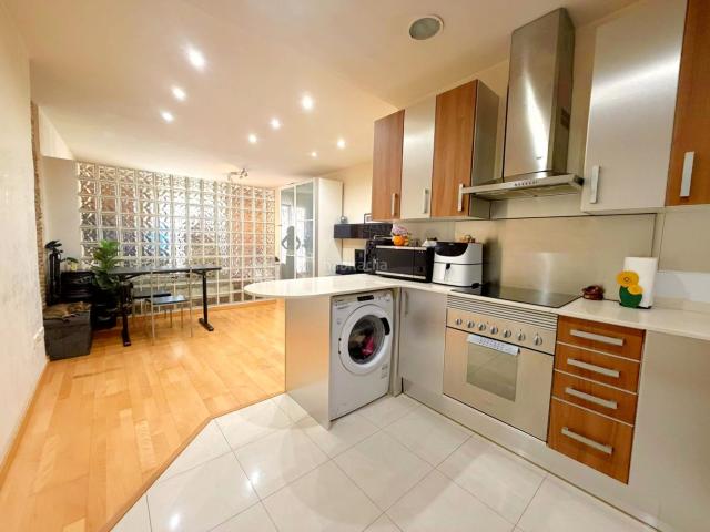 Piso en venta en Barcelona, Raval. Espectacular loft de diseño reformado en C Carme ¡Listo para entrar a vivir!. Pisos.