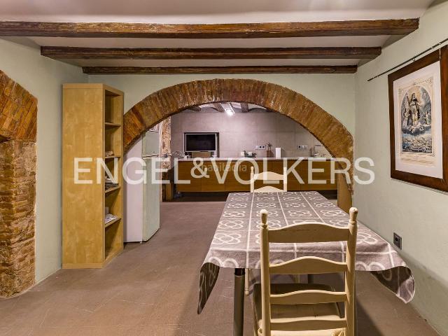 Piso en venta en Barcelona, Raval. Espectacular Loft Duplex de 285m2 parcialmente renovado en edificio histórico del Raval. Pisos.