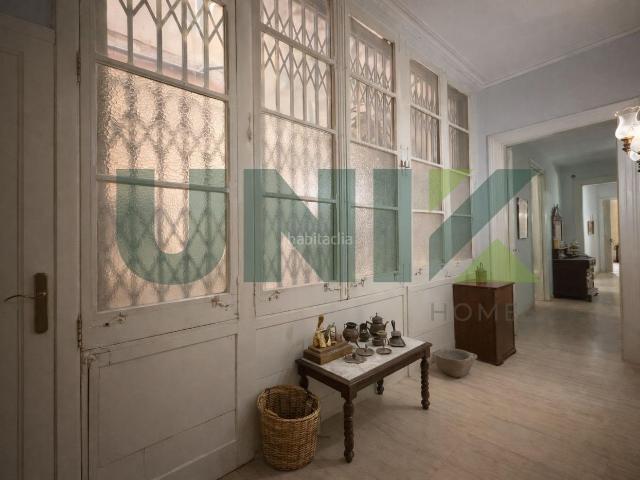 Piso en venta en Barcelona, Raval. Espectacular Piso en finca regia en La Rambla. Pisos.