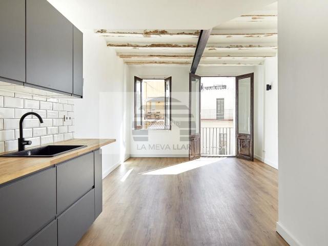 Piso en venta en Barcelona, Raval. Estrena piso en el Raval!. Pisos.