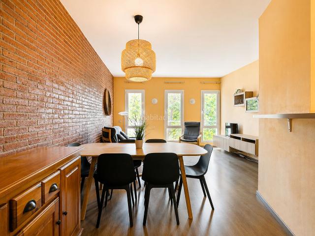 Piso en venta en Barcelona, Raval. EXCLUSIVO PISO CON GARAJE EN RAMBLA DEL RAVAL LUMINOSO, EXTERIOR Y LISTO PARA ENTRAR A VIVIR. Pisos.