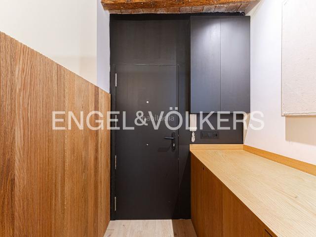 Piso en venta en Barcelona, Raval. Exclusivo piso reformado en 2025 y amueblado a pasos del Port Vell. Pisos.