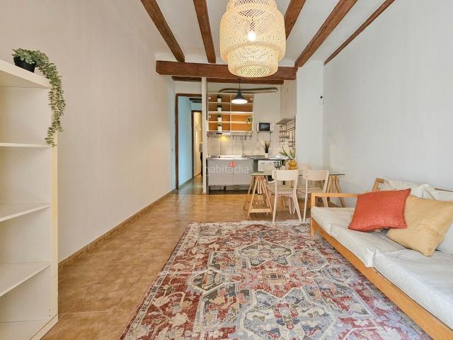 Piso en venta en Barcelona, Raval. FANTÁSTICO PISO CON ASCENSOR. Pisos.