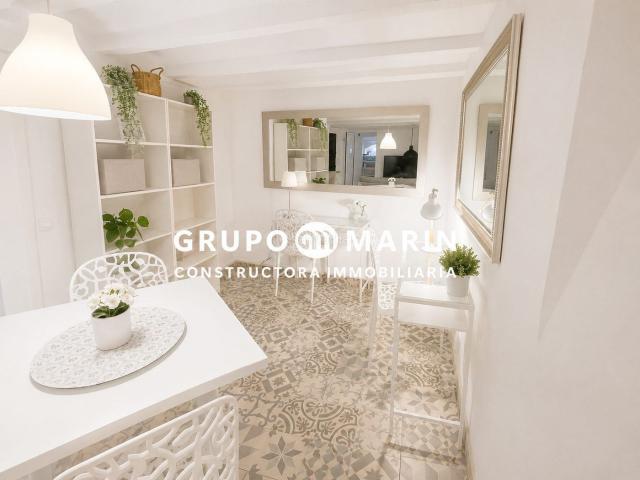Piso en venta en Barcelona, Raval. GRUPO MARÍN presenta este exclusivo localvivienda de tres plantas. Pisos.