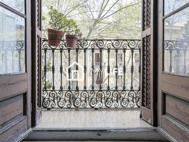 Piso en venta en Barcelona, Raval. Impresionante piso modernista en venta en Las Ramblas de Barcelona. Pisos.