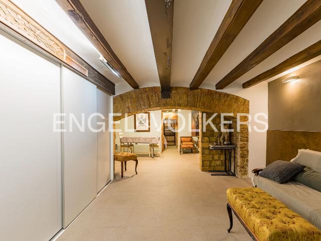 Piso en venta en Barcelona, Raval. Loft Duplex parcialmente reformado en edificio histórico del Raval. Pisos.