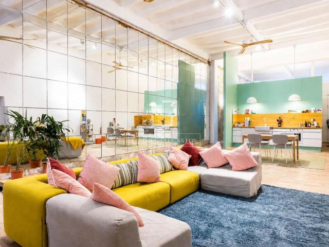 Piso en venta en Barcelona, Raval. Loft único de 163 m con techos altos en El Raval, Barcelona. Pisos.