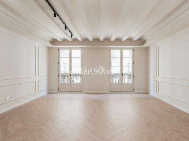 Piso en venta en Barcelona, Raval. Magnífico principal de obra nueva a un paso de La Rambla 122m. Pisos.