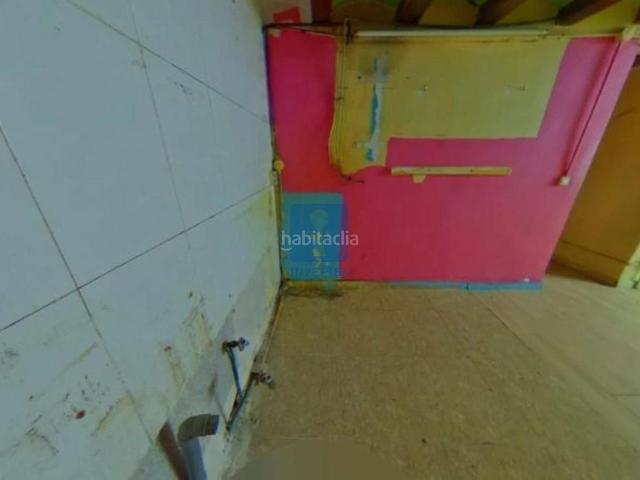 Piso en venta en Barcelona, Raval. Piso a reformar en venta en Calle dels Salvadors, Barcelona. Pisos.