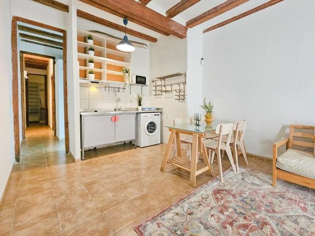 Piso en venta en Barcelona, Raval. PISO ACOGEDOR RODEADO DE COMERCIOS. Pisos.