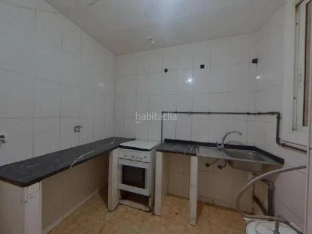 Piso en venta en Barcelona, Raval. Piso ALQUILADO en venta en calle Robador. Pisos.