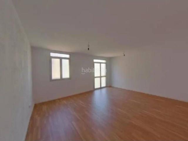 Piso en venta en Barcelona, Raval. Piso ALQUILADO en venta en calle Sant Pacia. Pisos.