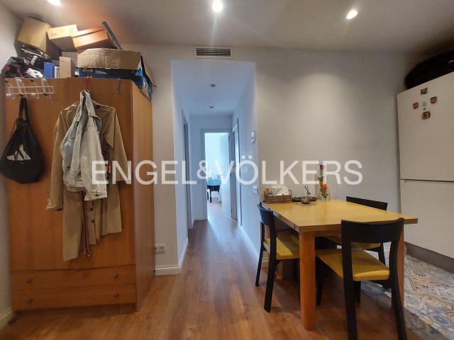Piso en venta en Barcelona, Raval. Piso alto y funcional a minutos del mar. Pisos.