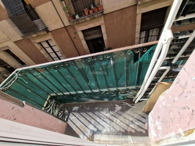 Piso en venta en Barcelona, Raval. PISO BIEN UBICADO A LA VENTA EN CIUDAD VELLA. Pisos.