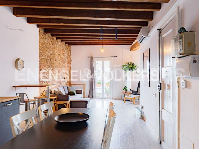 Piso en venta en Barcelona, Raval. Piso céntrico elegante, luminoso y espacioso. Pisos.