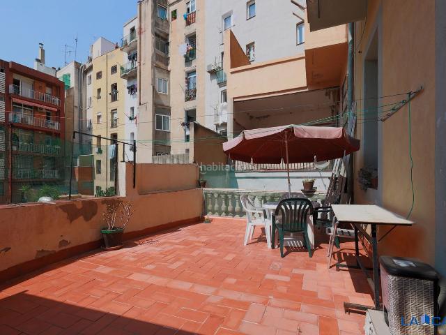 Piso en venta en Barcelona, Raval. PISO CON TERRAZA, BALCON Y 5 HABITACIONES. Pisos.