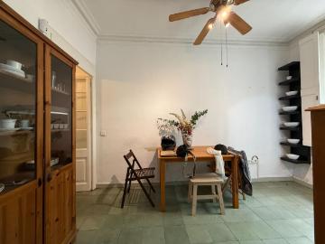Piso en venta en Barcelona, Raval. Piso con encanto en el corazón del Ciutat Vella a pocos minutos de Plaça de Catalunya. Pisos.