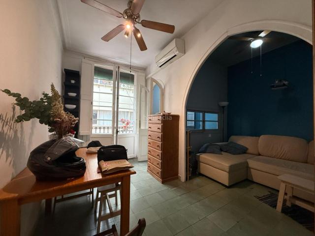 Piso en venta en Barcelona, Raval. Piso con encanto en el corazón del Ciutat Vella a pocos minutos de Plaça de Catalunya. Pisos.