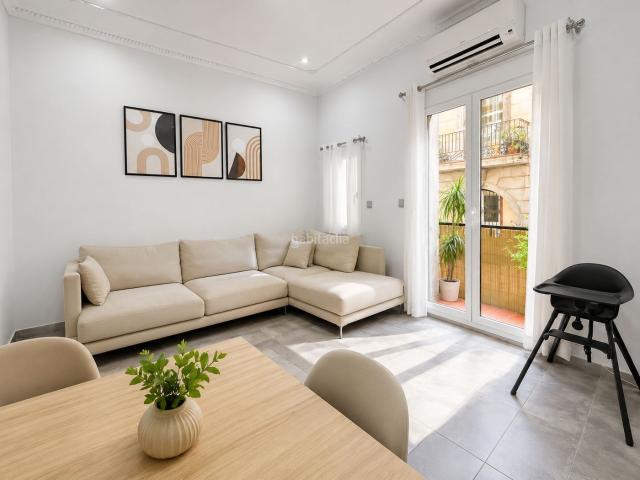 Piso en venta en Barcelona, Raval. PISO CON PATIO Y BALCON. Pisos.