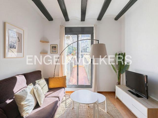 Piso en venta en Barcelona, Raval. Piso cozy con terraza de ensueño en el Raval más cool. Pisos.