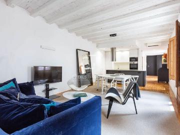 Piso en venta en Barcelona, Raval. Piso de dos habitaciones reformado a la venta en el casco antiguo de Barcelona. Pisos.