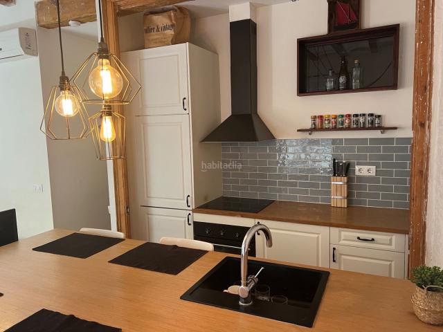 Piso en venta en Barcelona, Raval. Piso de 2 dormitorios reformado en Joaquin Costa, Raval. Pisos.