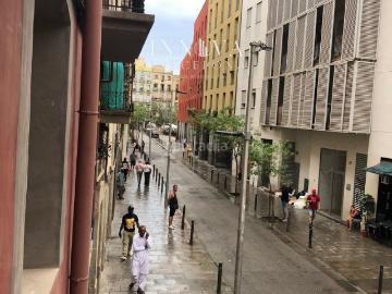 Piso en venta en Barcelona, Raval. piso en calle Robador Barcelona. Pisos.