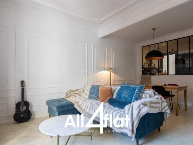 Piso en venta en Barcelona, Raval. PISO EN EL RAVAL CON 92 M2 UBICADO EN CIUTAT VELLA CON 3 HABITACIONES, 1 DUCHA Y 1 ASEO, A DOS VIENTOS CON BALCÓN. Pisos.