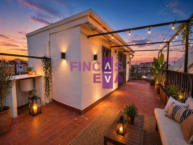 Piso en venta en Barcelona, Raval. PISO EN VENTA CON TERRAZA PRIVADA. Pisos.