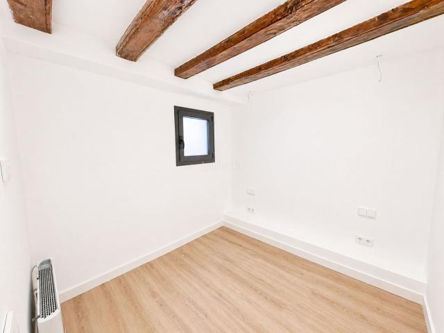 Piso en venta en Barcelona, Raval. Piso en venta en Calle de Sant Vicenç. Pisos.
