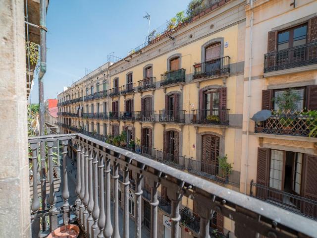 Piso en venta en Barcelona, Raval. Piso en venta en calle Junta de Comerç. Pisos.