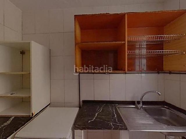 Piso en venta en Barcelona, Raval. Piso en venta en calle Robador. Pisos.