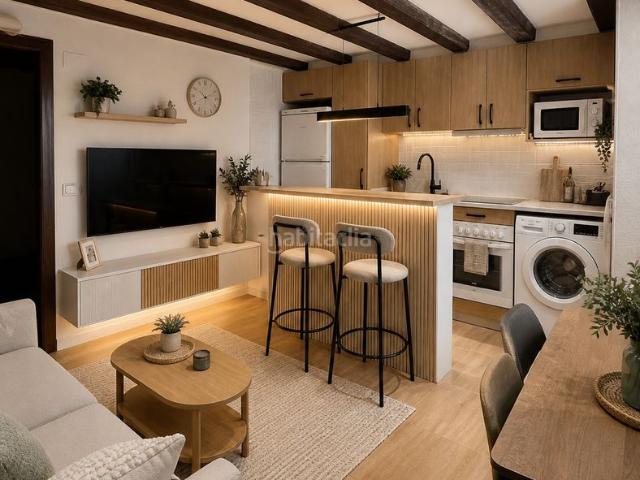 Piso en venta en Barcelona, Raval. PISO EN VENTA EN CALLE SANT GIL, EL RAVAL. Pisos.