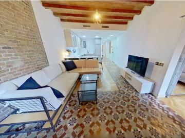 Piso en venta en Barcelona, Raval. PISO EN VENTA EN EL RAVAL REFORMADO Y CON BALCON. Pisos.