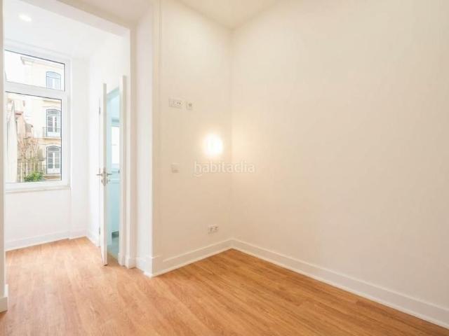 Piso en venta en Barcelona, Raval. Piso luminoso en venta el Raval, Barcelona. Pisos.