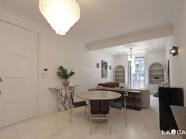 Piso en venta en Barcelona, Raval. Piso reformado de alta calidad junto a Plaza Catalunya. Pisos.