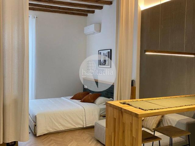 Piso en venta en Barcelona, Raval. Piso reformado en 2023 junto al Mercat de Sant Antoni. Pisos.