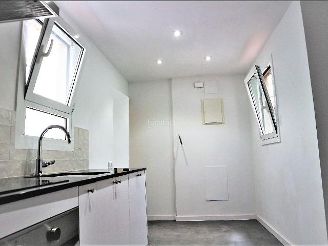 Piso en venta en Barcelona, Raval. Piso totalmente reformado con inquilino a término. Pisos.