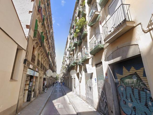 Piso en venta en Barcelona, Raval. Pisos.