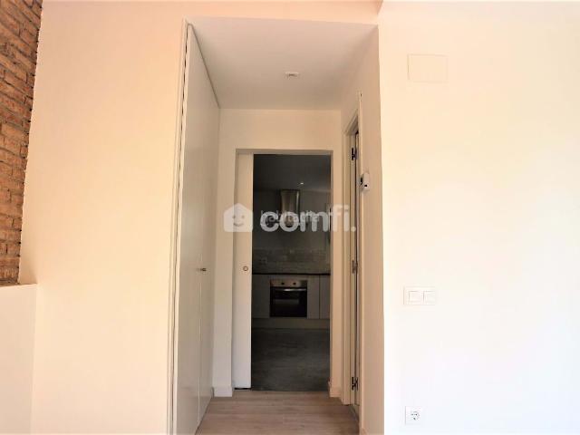 Piso en venta en Barcelona, Raval. Pisos.