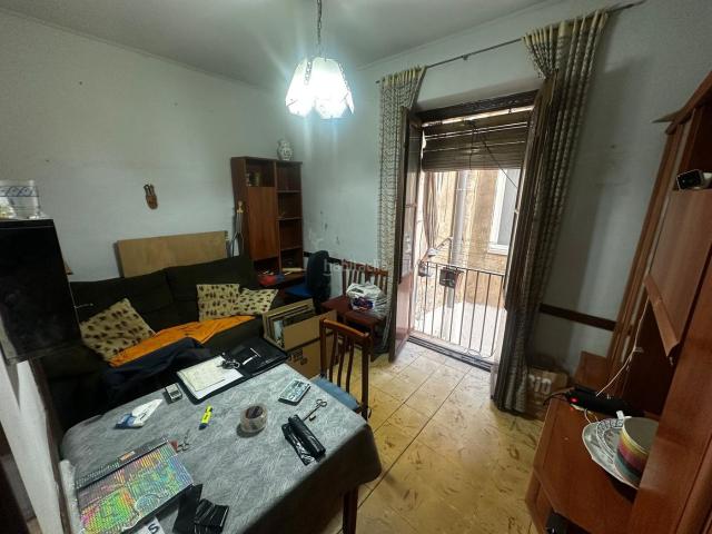Piso en venta en Barcelona, Raval. Pisos.