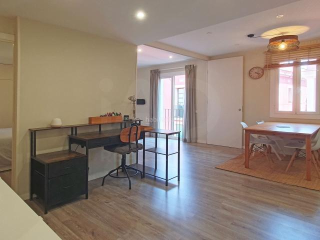 Piso en venta en Barcelona, Raval. Pisos.