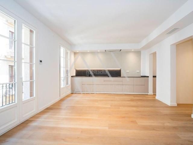 Piso en venta en Barcelona, Raval. Pisos.