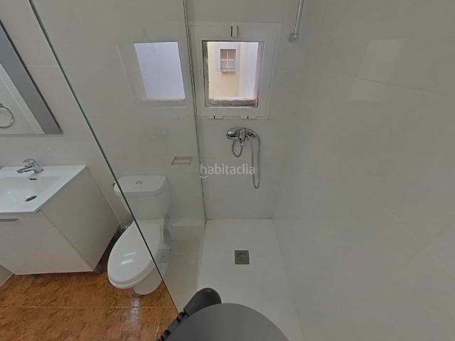 Piso en venta en Barcelona, Raval. Pisos.